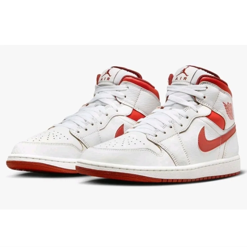 Air Jordan 1 Mid SE Sneakers White/Dune Red/Sail/Lobster